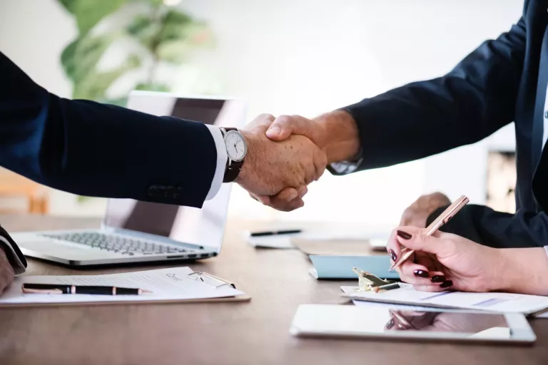 businessmen-collaboration-cooperation-886465
